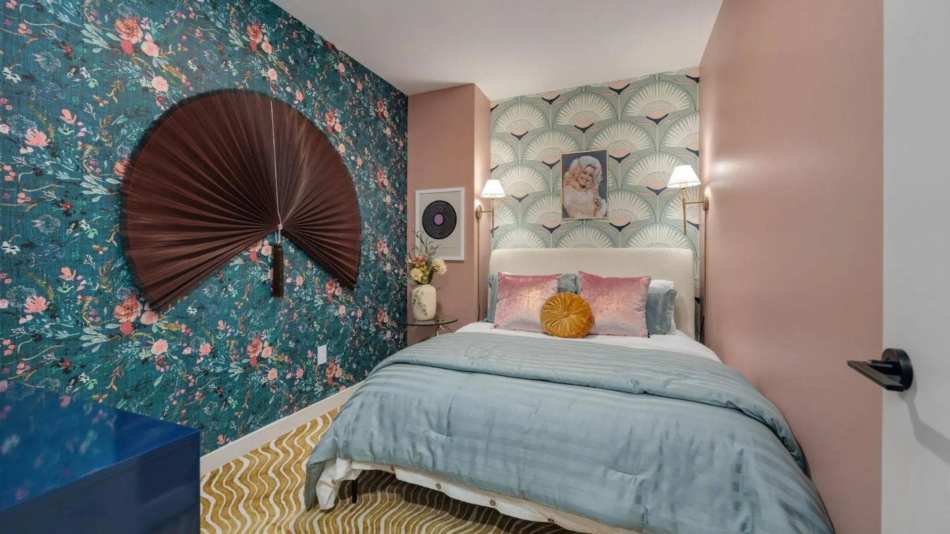 Hyve-The Dolly Parton Experience-Private Balcony Villa Nashville